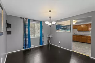 26 Edinburg Dr, Pittsburgh, PA 15235 - Photo 7