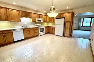 111 Blossom Dr, Center Township, PA 16001 - Photo 11