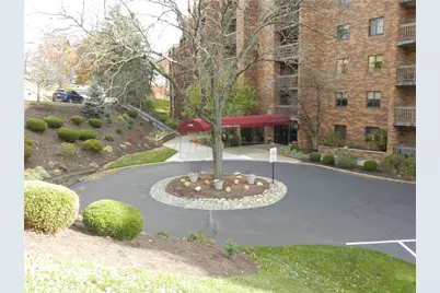 1500 Cochran Rd #512, Scott Township, PA 15243 - Photo 1