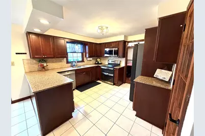 311 Amblewood Cir, Hempfield Township, PA 15601 - Photo 9