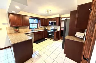 311 Amblewood Cir, Hempfield Township, PA 15601 - Photo 9