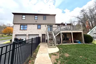 311 Amblewood Cir, Hempfield Township, PA 15601 - Photo 3