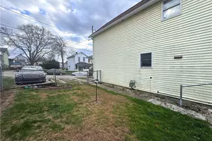 717 N 1st St, Jeannette, PA 15644 - Photo 13