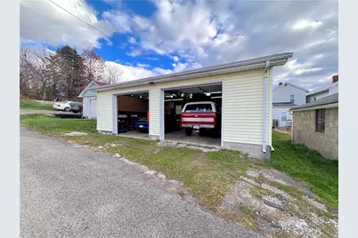 717 N 1st St, Jeannette, PA 15644 - Photo 7