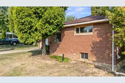 111 Hickory Drive, Chippewa Township, PA 15010 - Photo 3