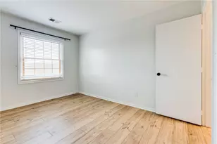 1060 Chatham Park Dr, Scott Township, PA 15216 - Photo 25