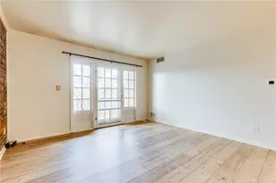 1060 Chatham Park Dr, Scott Township, PA 15216 - Photo 17