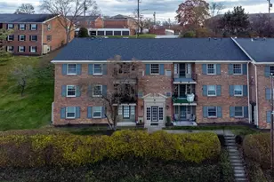 1060 Chatham Park Dr, Scott Township, PA 15216 - Photo 3