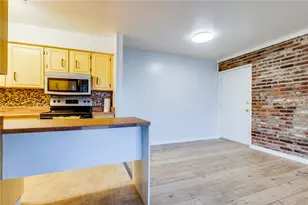 1060 Chatham Park Dr, Scott Township, PA 15216 - Photo 7