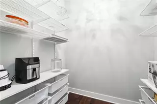 1696 Shelburne Ln, Pittsburgh, PA 15217 - Photo 17