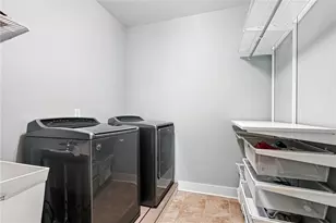 1696 Shelburne Ln, Pittsburgh, PA 15217 - Photo 39