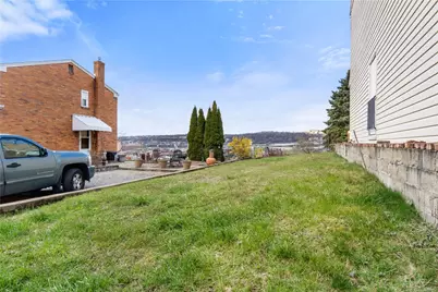 2415 Leticoe St, Pittsburgh, PA 15203 - Photo 9