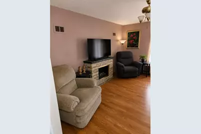 327 Lincoln Ave, Farrell, PA 16121 - Photo 3