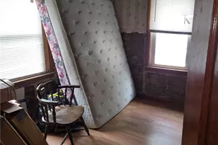 327 Lincoln Ave, Farrell, PA 16121 - Photo 15
