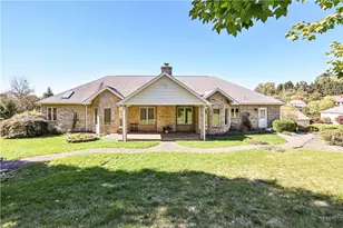 701 Rembrandt Cir, Hempfield Township, PA 15642 - Photo 3