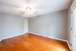 1069 Highfield Rd, Bethel Park, PA 15102 - Photo 15