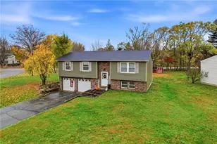 11 Clubhouse Dr, Shenango Township, PA 16159 - Photo 1