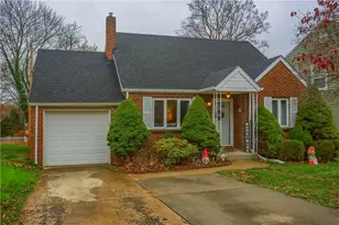 305 Johnston Dr, Ellwood City, PA 16117 - Photo 1