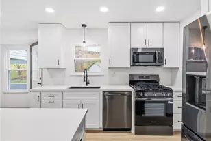 449 Shelbourne Dr, Pittsburgh, PA 15239 - Photo 9