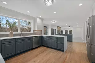 10492 Olde Villa Dr, Pittsburgh, PA 15044 - Photo 11