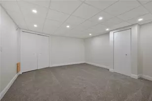 10492 Olde Villa Dr, Pittsburgh, PA 15044 - Photo 35