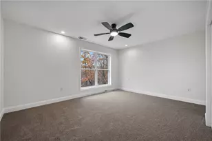 10492 Olde Villa Dr, Pittsburgh, PA 15044 - Photo 27