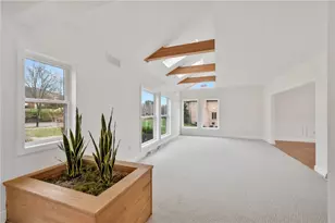 10492 Olde Villa Dr, Pittsburgh, PA 15044 - Photo 9