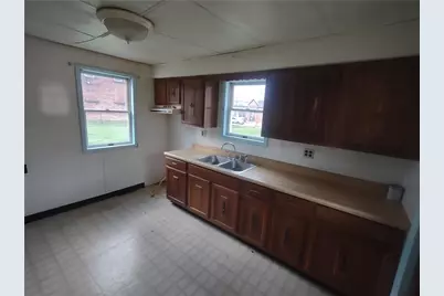 721-723-725 Lawrence Ave, Ellwood City, PA 16117 - Photo 11