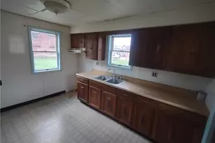 723 Lawrence Ave, Ellwood City, PA 16117 - Photo 11