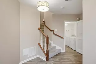 220 Hounslow Rd, Cranberry Township, PA 16066 - Photo 3