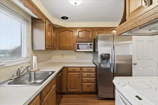 5059 Leona Dr, Pittsburgh, PA 15227 - Photo 11