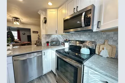 332 Parkwood Dr, Cranberry Township, PA 16066 - Photo 5