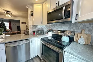 332 Parkwood Dr, Cranberry Township, PA 16066 - Photo 5