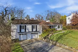 1106 Gilchrest Dr, Wilkins Township, PA 15235 - Photo 3