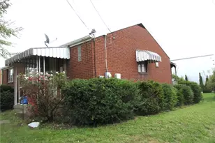 1027 1st St, McKees Rocks, PA 15136 - Photo 3