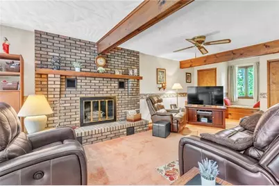 454 Cherokee Dr, Center Township, PA 16001 - Photo 9