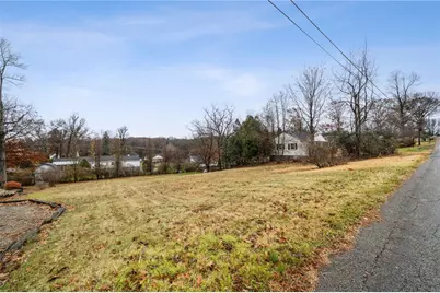 707 Melvin Dr, Hempfield Township, PA 15601 - Photo 7