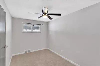 5922 Wallace Ave, Bethel Park, PA 15102 - Photo 23