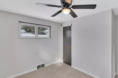5922 Wallace Ave, Bethel Park, PA 15102 - Photo 25