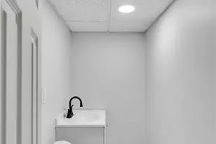 5922 Wallace Ave, Bethel Park, PA 15102 - Photo 33