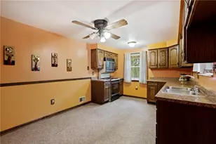 34 Sterling Dr, Robinson Twp, PA 15108 - Photo 5