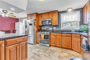 660 Surfside Dr, Pittsburgh, PA 15239 - Photo 3