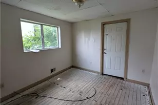 709-711 Fruit Way, McKees Rocks, PA 15136 - Photo 9