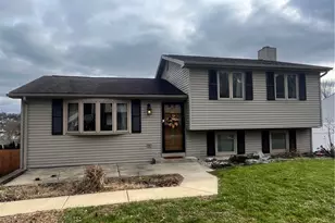 219 Wren Dr, Hempfield Township, PA 15601 - Photo 3