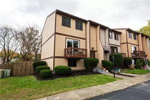 137 Parkwood Dr, Cranberry Township, PA 16066 - Photo 1