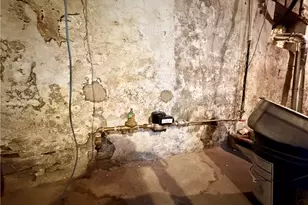 801 Cowan Ave, Jeannette, PA 15644 - Photo 27