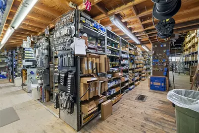 910 Factory Ave, Ellwood City, PA 16117 - Photo 9