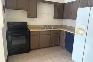 1002 Webster St, Farrell, PA 16121 - Photo 5