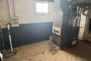 1002 Webster St, Farrell, PA 16121 - Photo 11