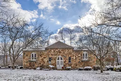 169 Woodshire Dr, Pittsburgh, PA 15215 - Photo 1